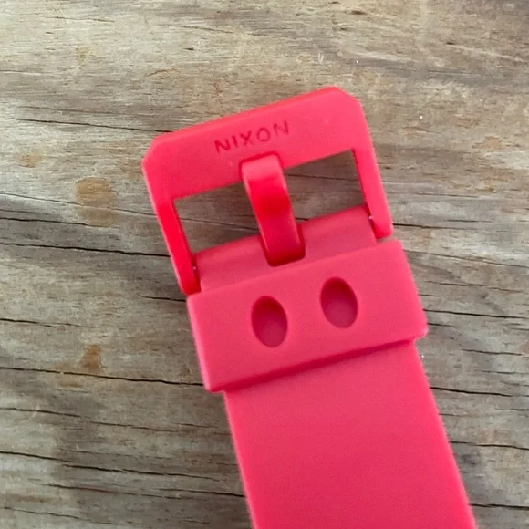 Nixon The Time Teller Disney Mickey Mouse Red Watch Japan Quartz Needs Battery - Picture 4 of 8